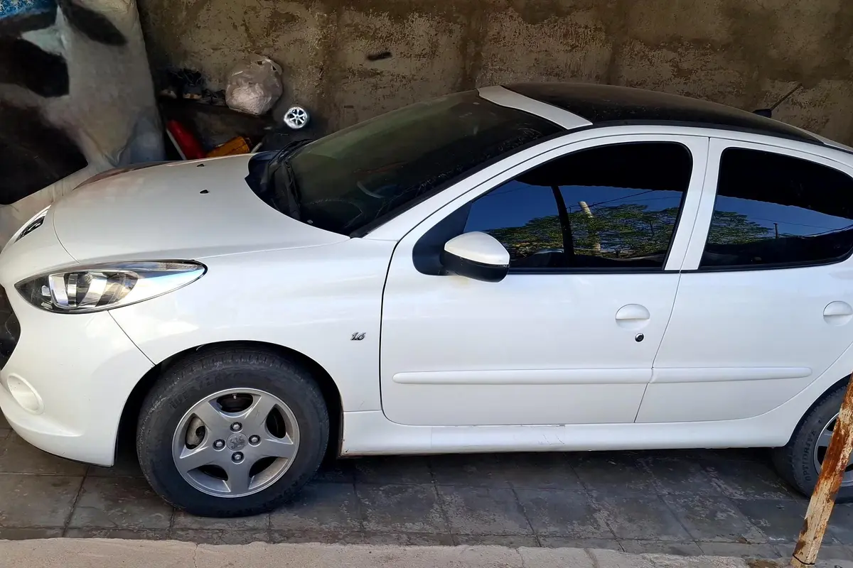 پژو،  207