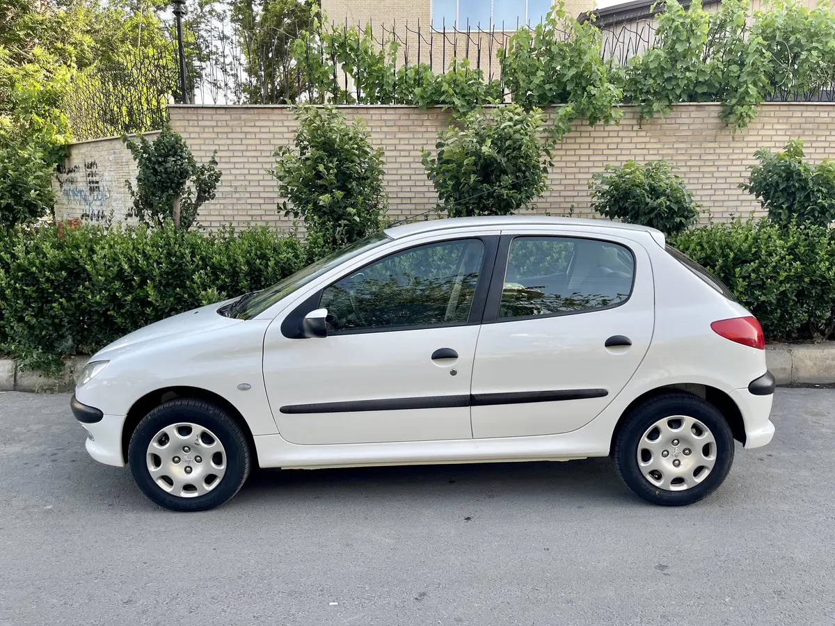 پژو،  206