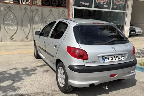پژو، 206