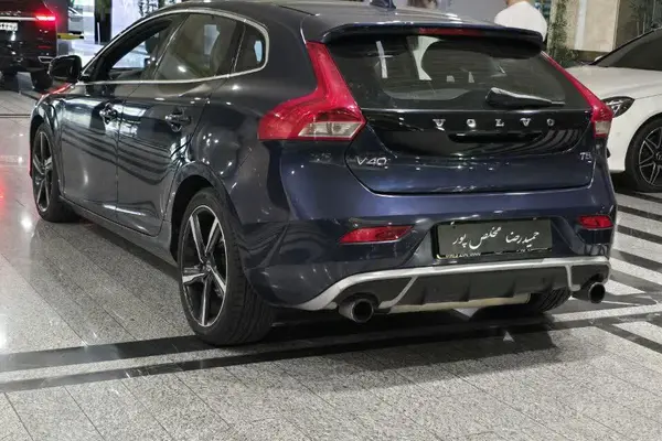ولوو  V40