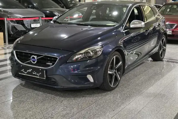 ولوو  V40