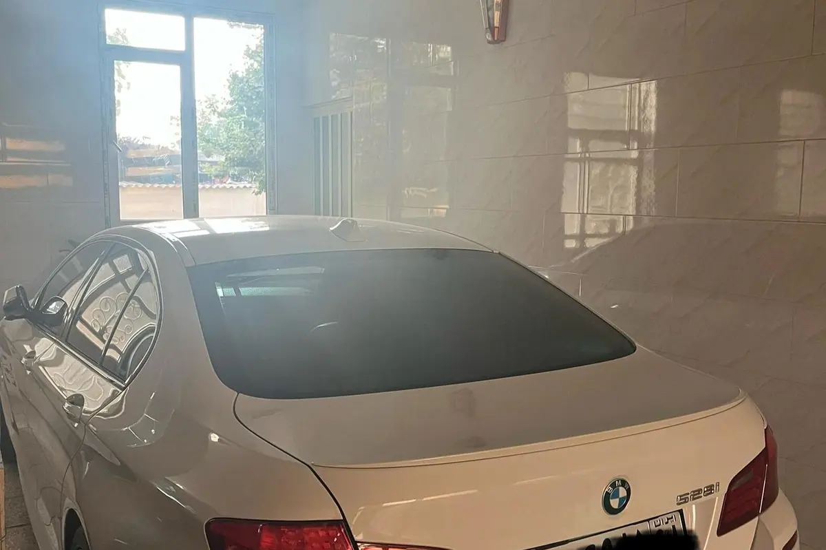 ب ام و،  سری 5 سدان