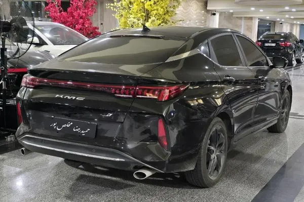 کی ام سی  J7