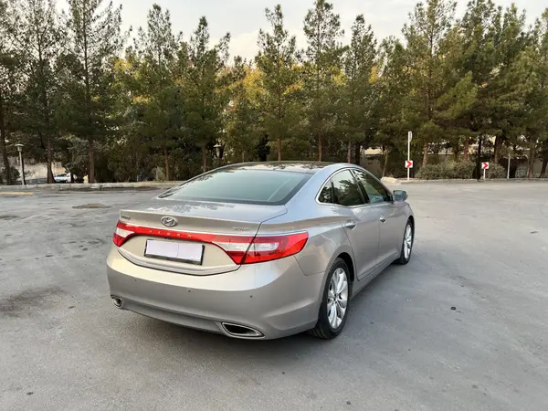 هیوندای، آزرا (گرنجور)