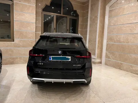 ب ام و، iX1