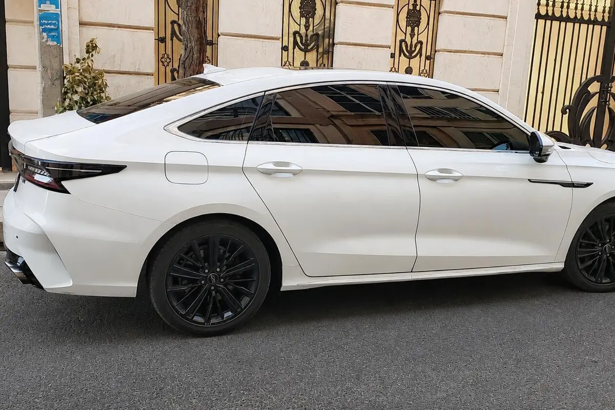 فونیکس،  آریزو 8 (Z8)