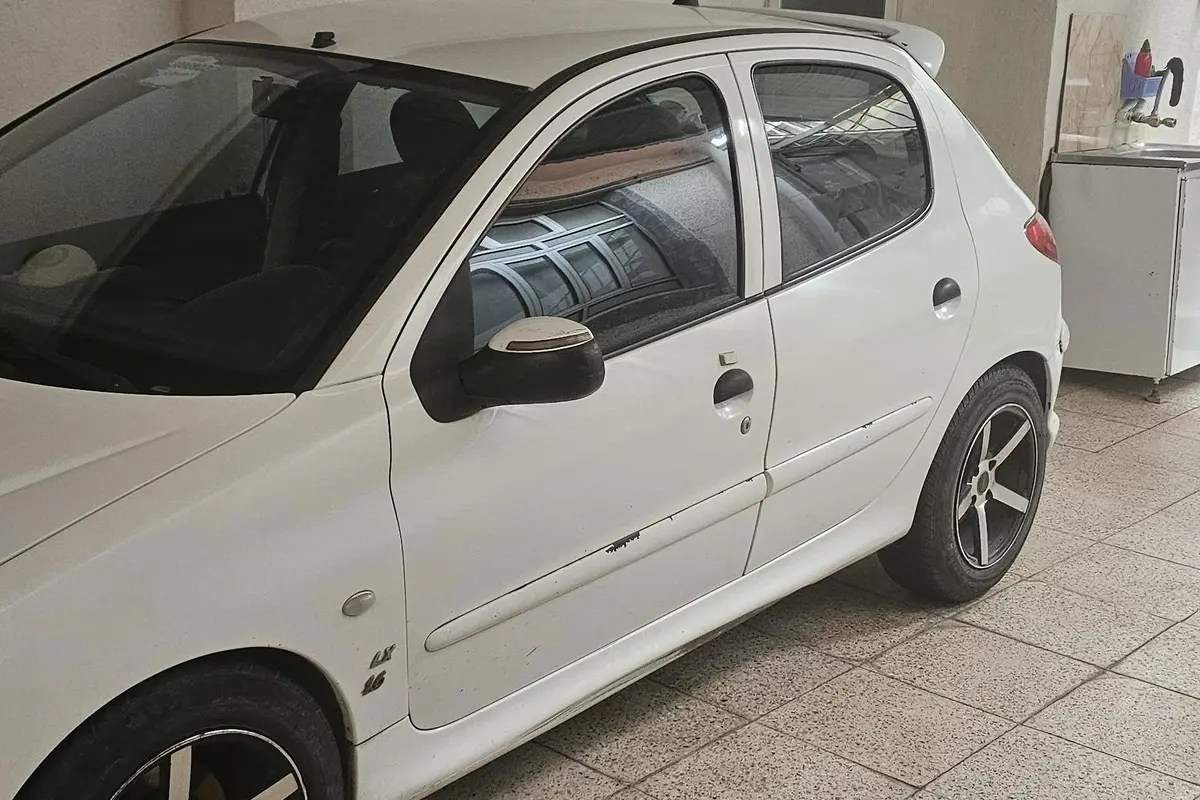 پژو،  206