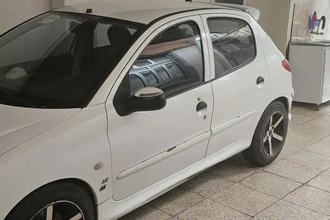 پژو، 206