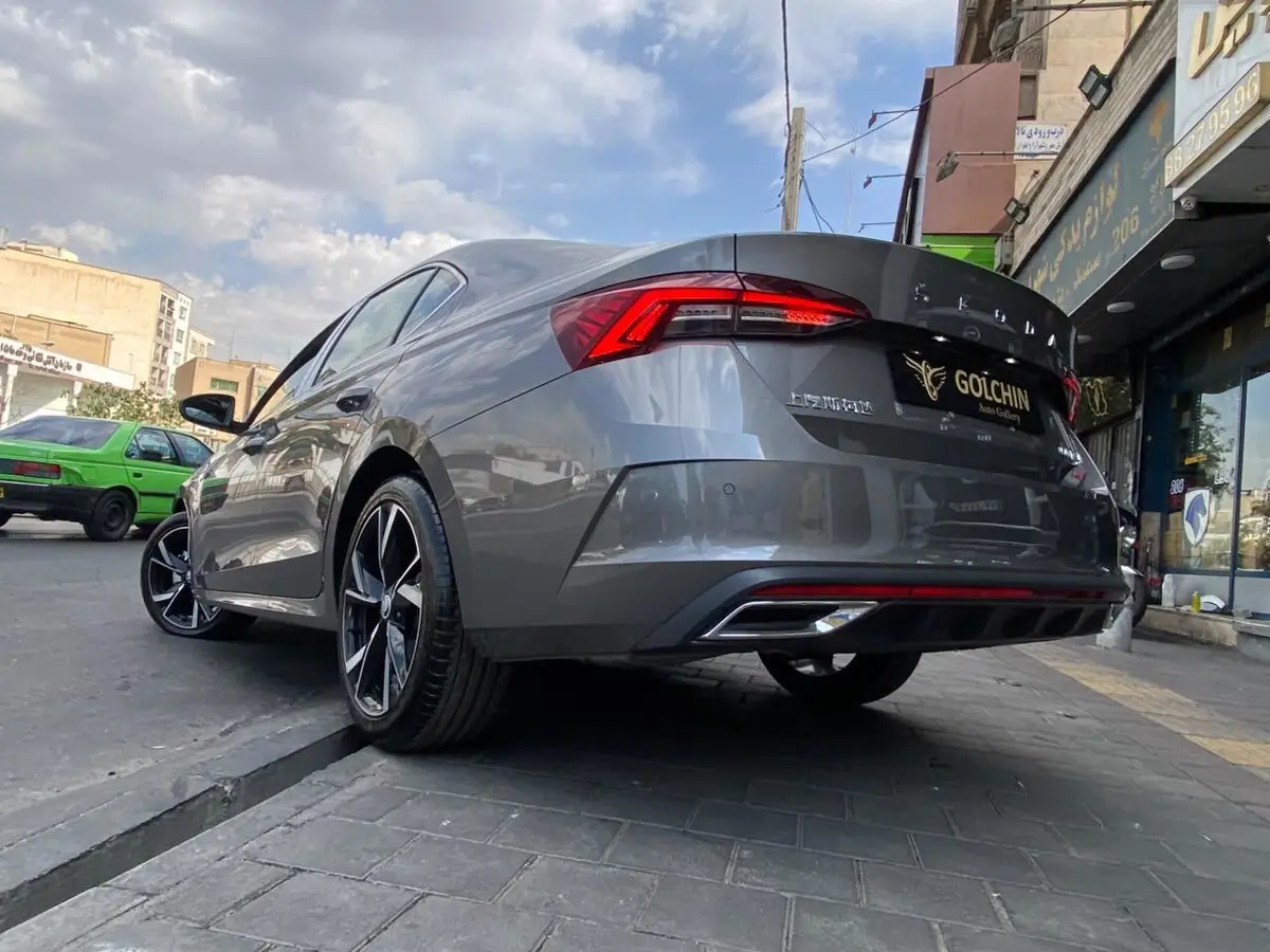اشکودا،  اوکتاویا پرو