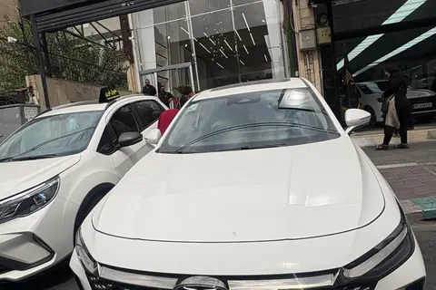 فونیکس، آریزو 8 هیبرید (Z8 PHEV)