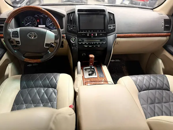 تویوتا، لندکروز چهار در