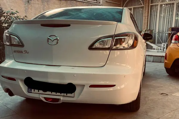 مزدا، 3 نیو صندوق دار