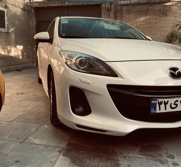 مزدا، 3 نیو صندوق دار