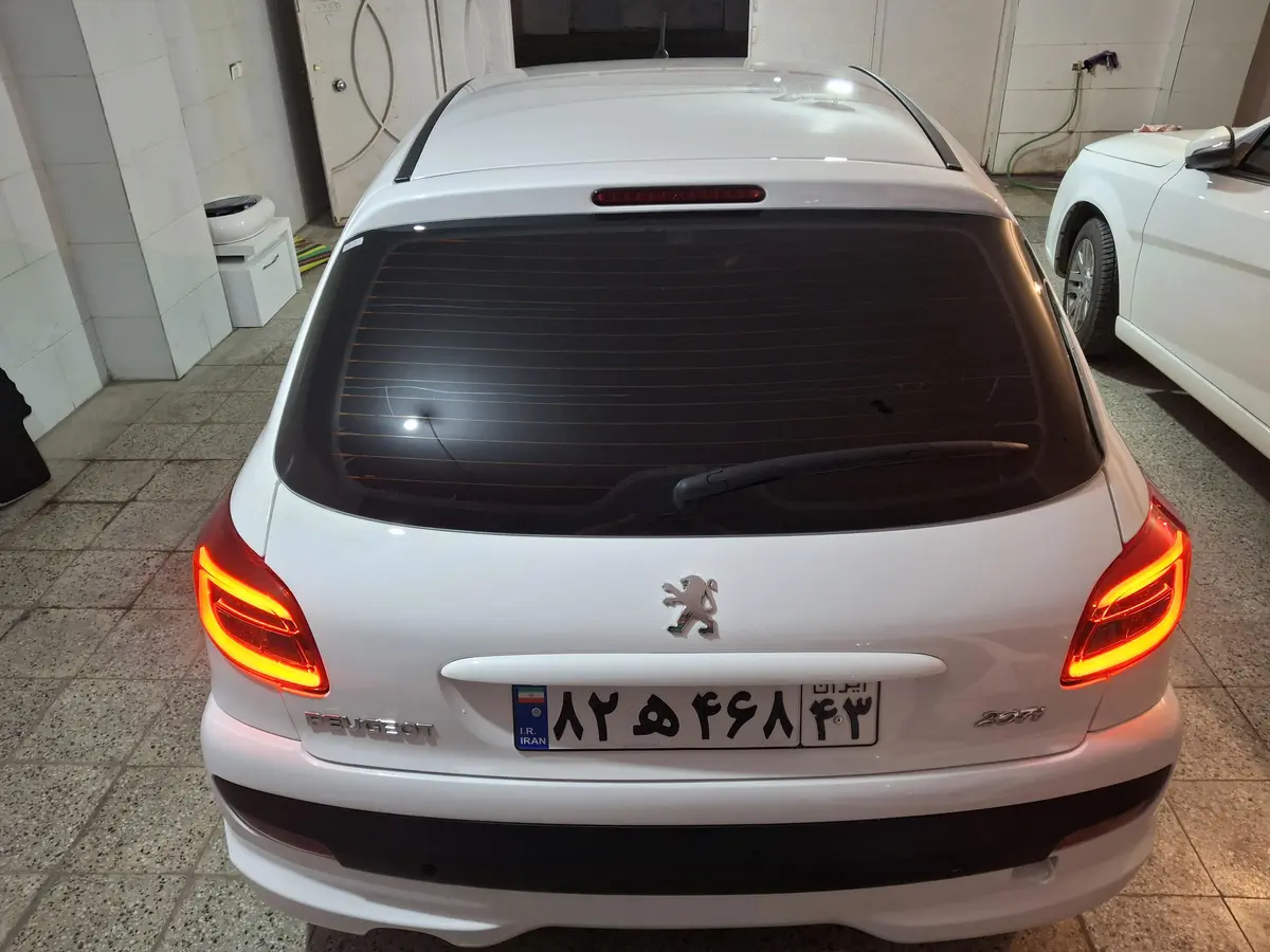 پژو،  207