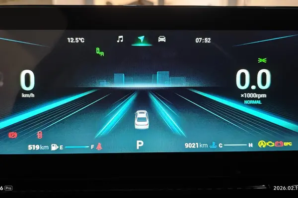 فونیکس، آریزو 6 جی تی (Z6 GT)