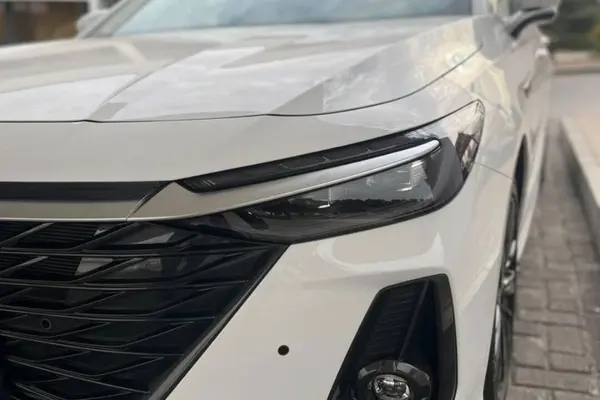 فونیکس، آریزو 8 (Z8)