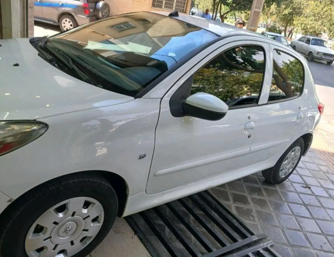 پژو،  207