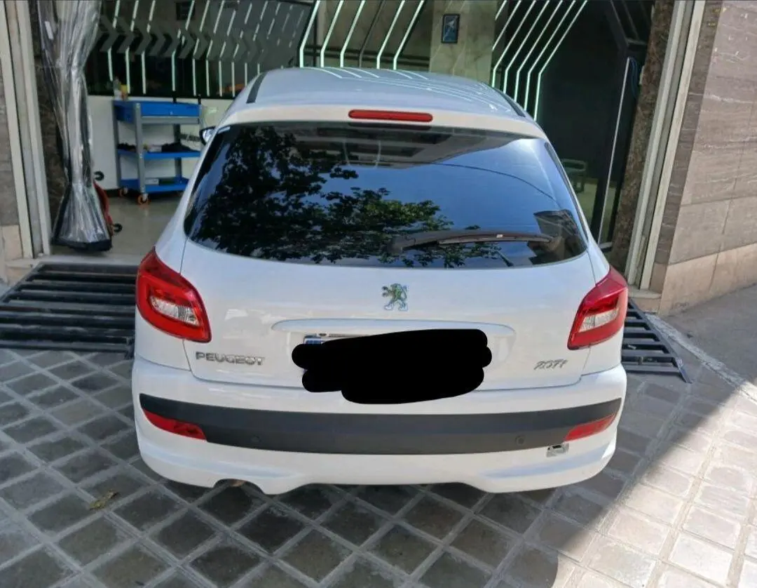 پژو،  207