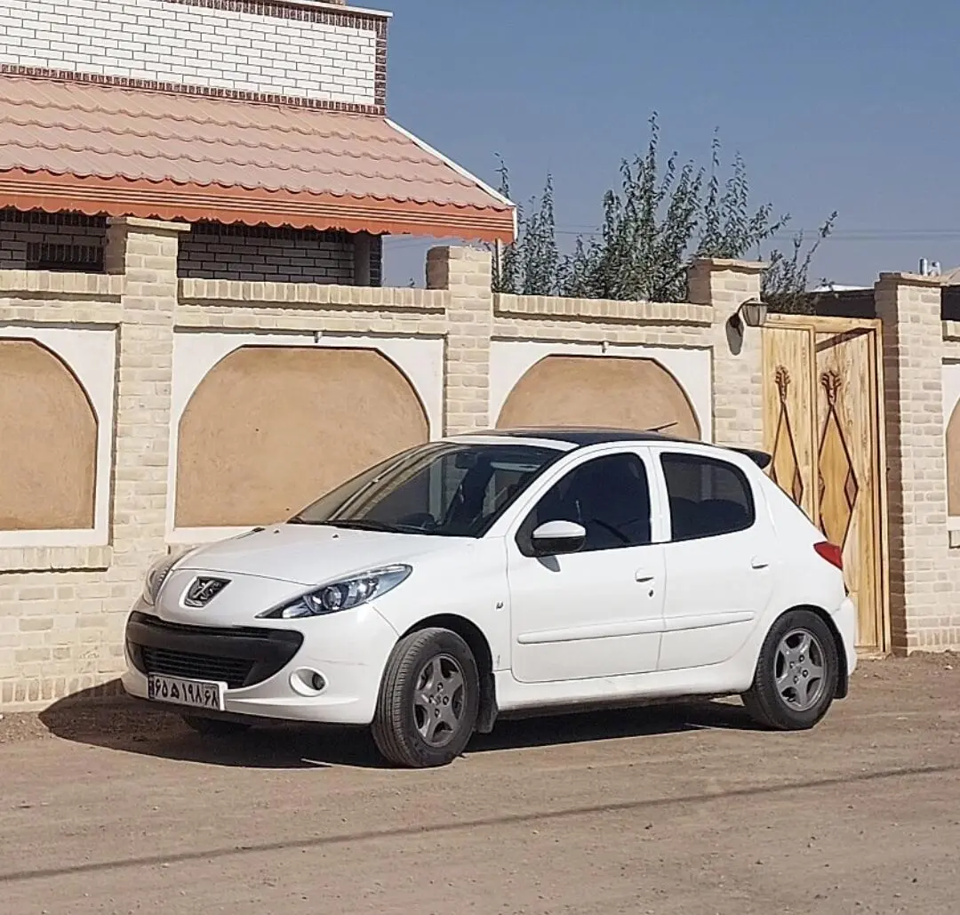 پژو،  207