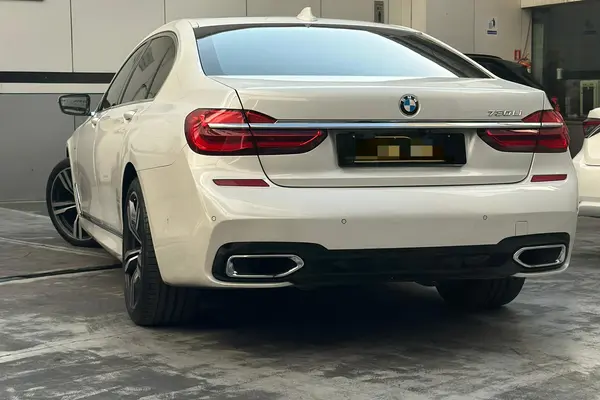 ب ام و، سری 7