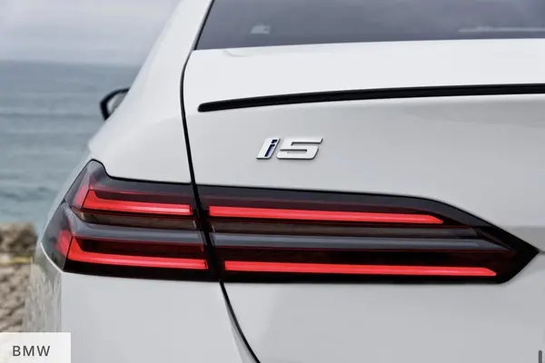 ب ام و، سری 5 سدان