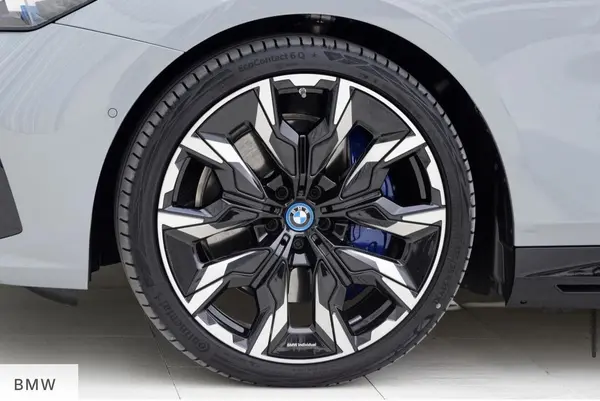 ب ام و، سری 5 سدان