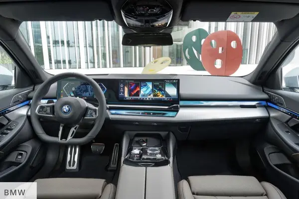 ب ام و، سری 5 سدان