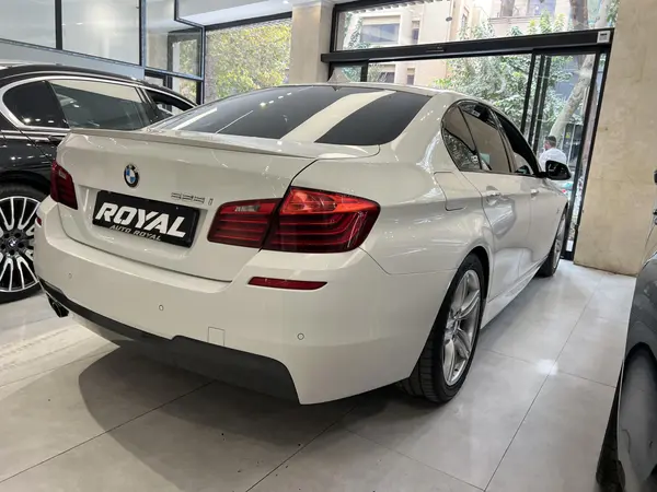 ب ام و، سری 5 سدان