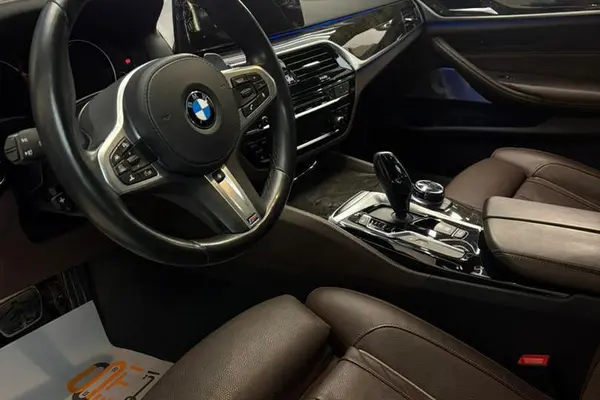 ب ام و، سری 5 سدان