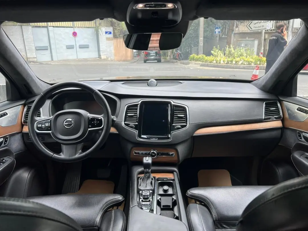 ولوو،  XC90