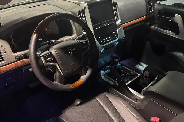 تویوتا، لندکروز چهار در