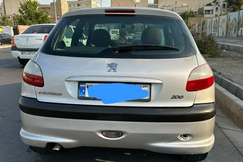 پژو، 206