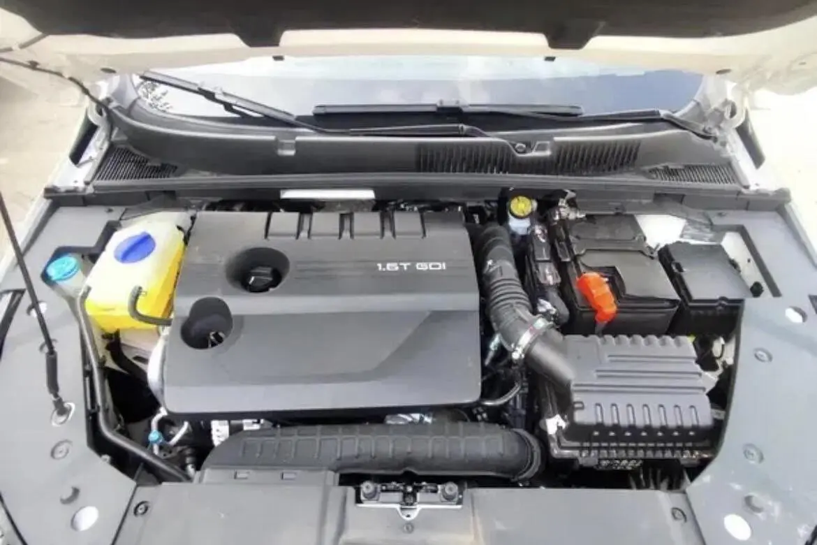 فونیکس،  آریزو 6 جی تی (Z6 GT)