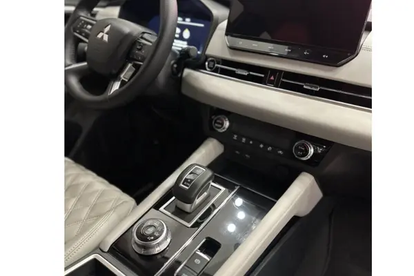 میتسوبیشی، اوتلندر