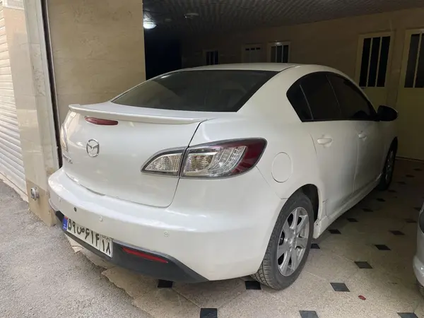 مزدا، 3 نیو صندوق دار