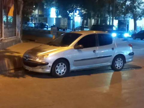 پژو، 206