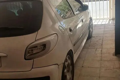 پژو، 206
