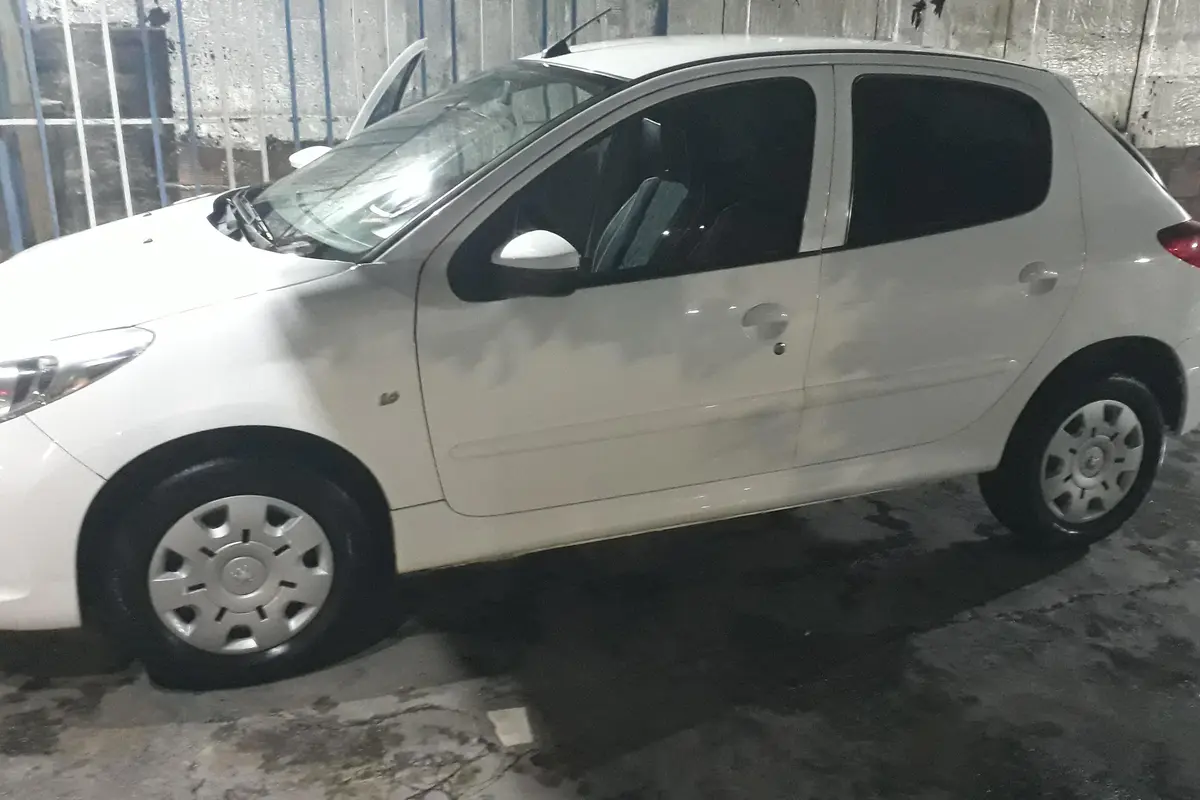پژو،  207