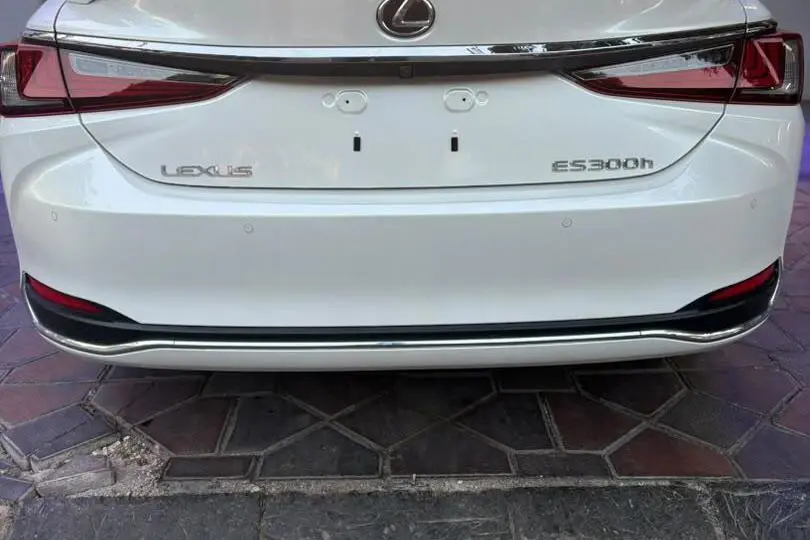 لکسوس،  ES