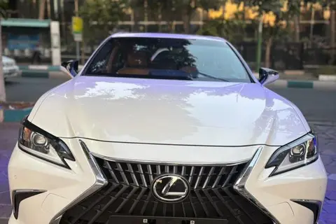 لکسوس، ES