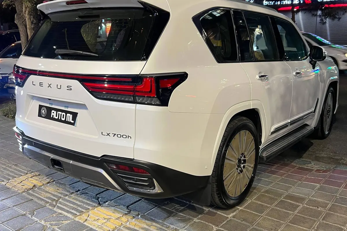 لکسوس،  LX