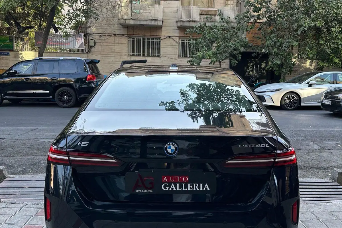 ب ام و  i5