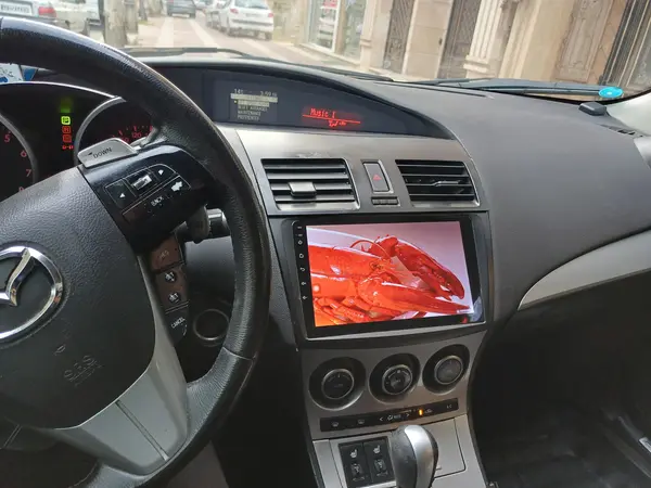 مزدا، 3 نیو صندوق دار