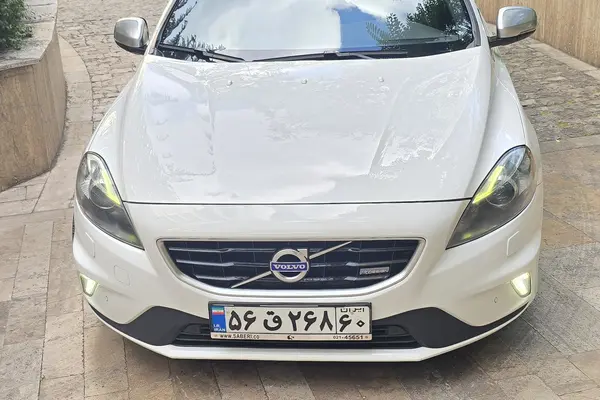 ولوو  V40