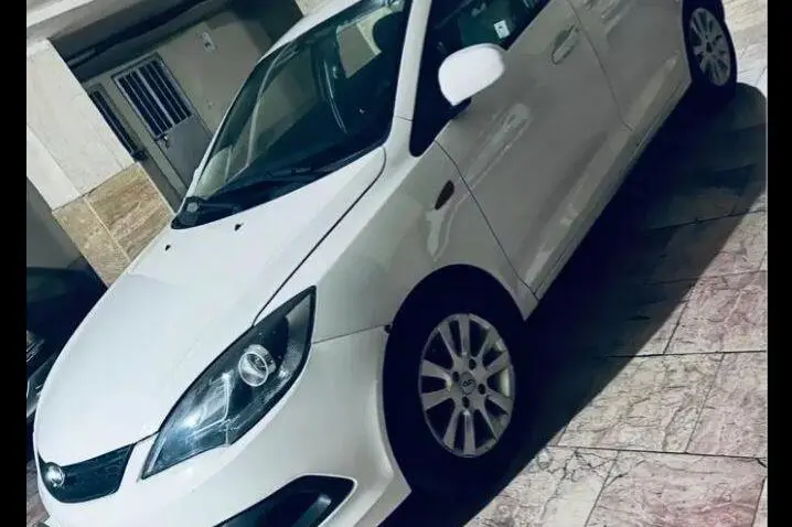 ام وی ام،  315هاچ بک