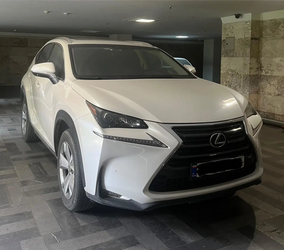 لکسوس،  NX