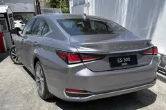 لکسوس، ES