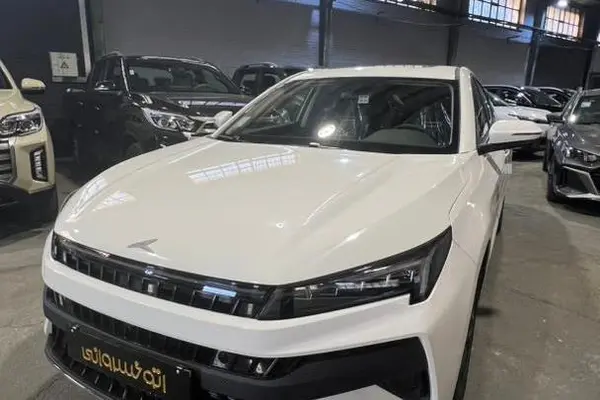 پیش فروش کی ام سی، J7