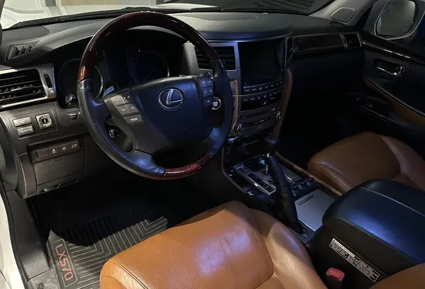 لکسوس، LX