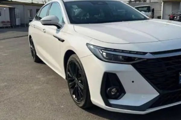 فونیکس، آریزو 8 (Z8)